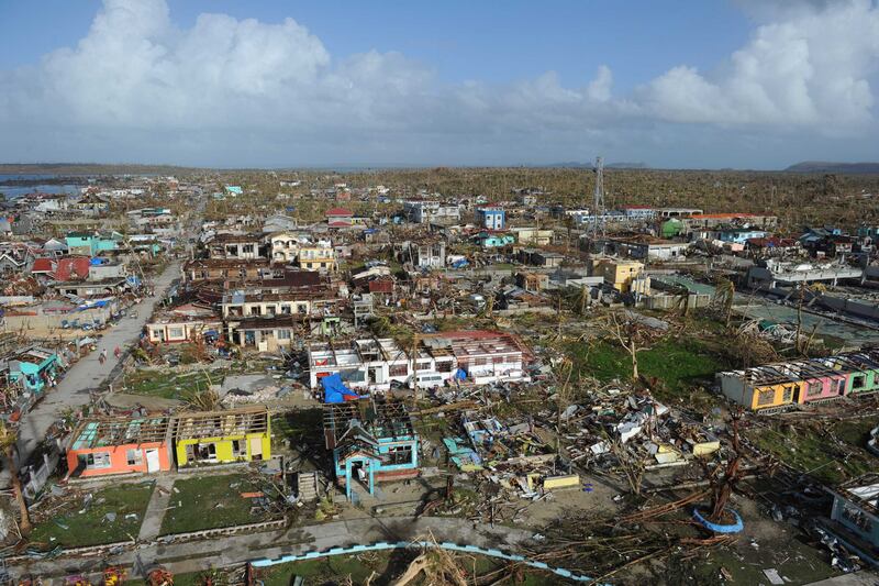 galleries/2013/11/08/monster-typhoon-haiyan-barrels-into-philippines-photos/131111-typhoon-philippines-update-8_gf1kby