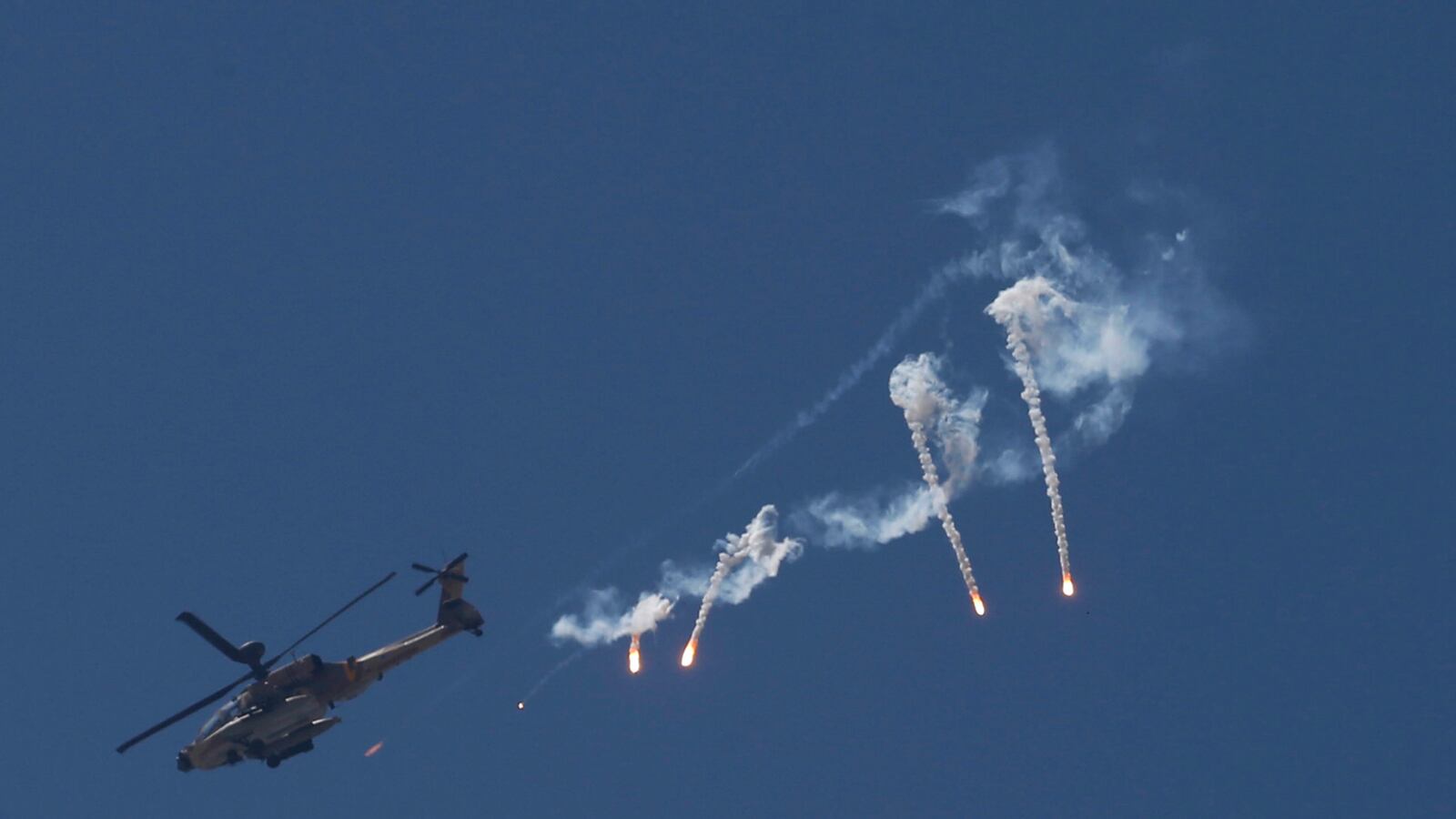 cheats/2014/07/30/israel-bombs-market-in-gaza/140730-gaza-airstrikes-cheat_gckpaa