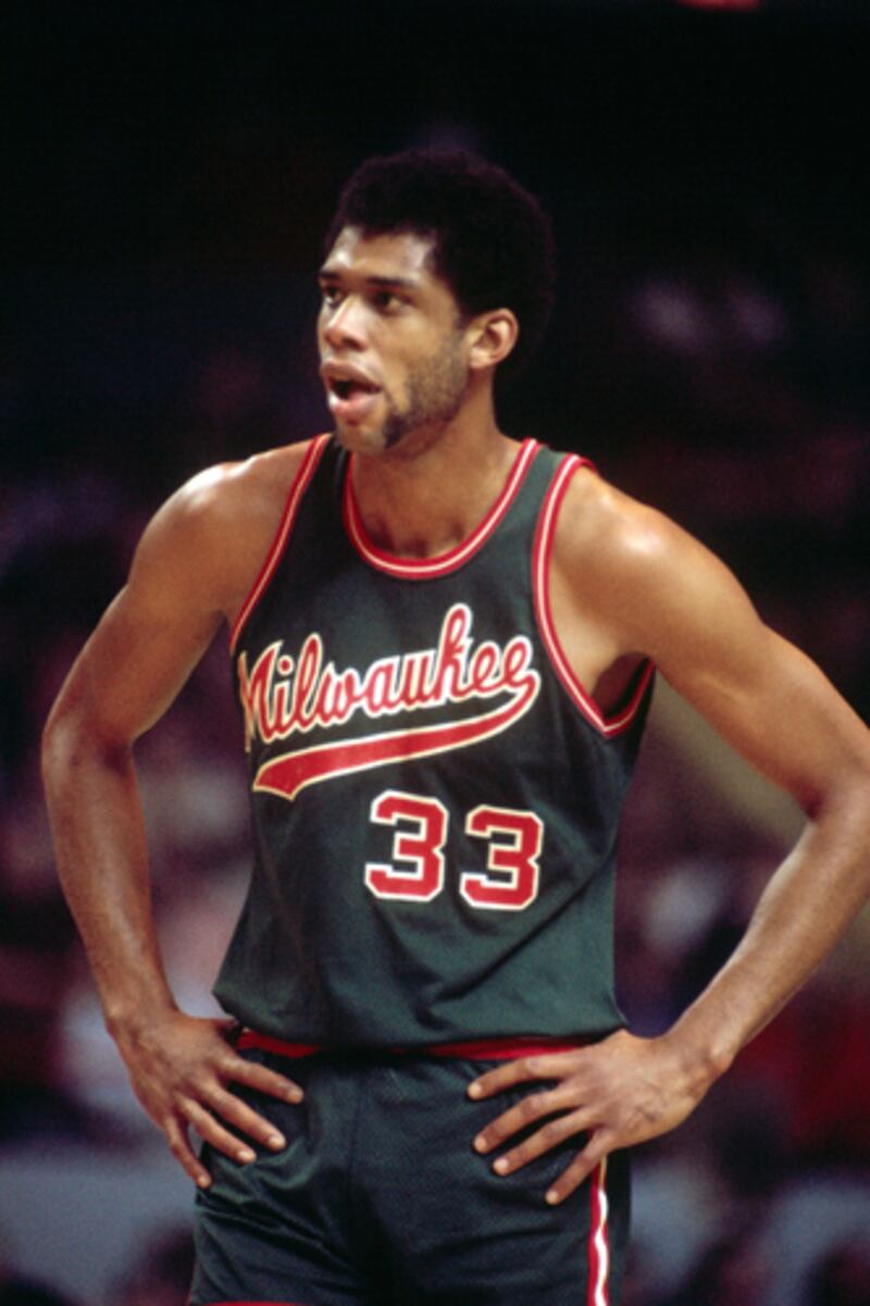 galleries/2012/05/02/athletes-most-embarrassing-self-inflicted-injuries-amar-e-stoudemire-plaxico-burress-sammy-sosa-more/kareem-abdul-jabbar-athlete-self-injuries_oze00k