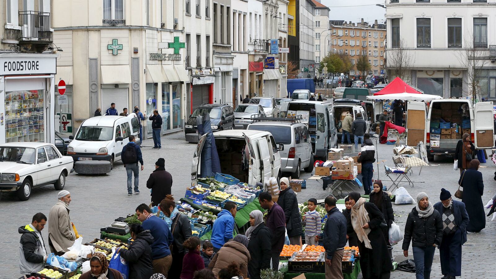 cheats/2015/11/15/belgium-concerned-for-terror-linked-area/151115-belgium-molenbeek-cheat_uv7pq4