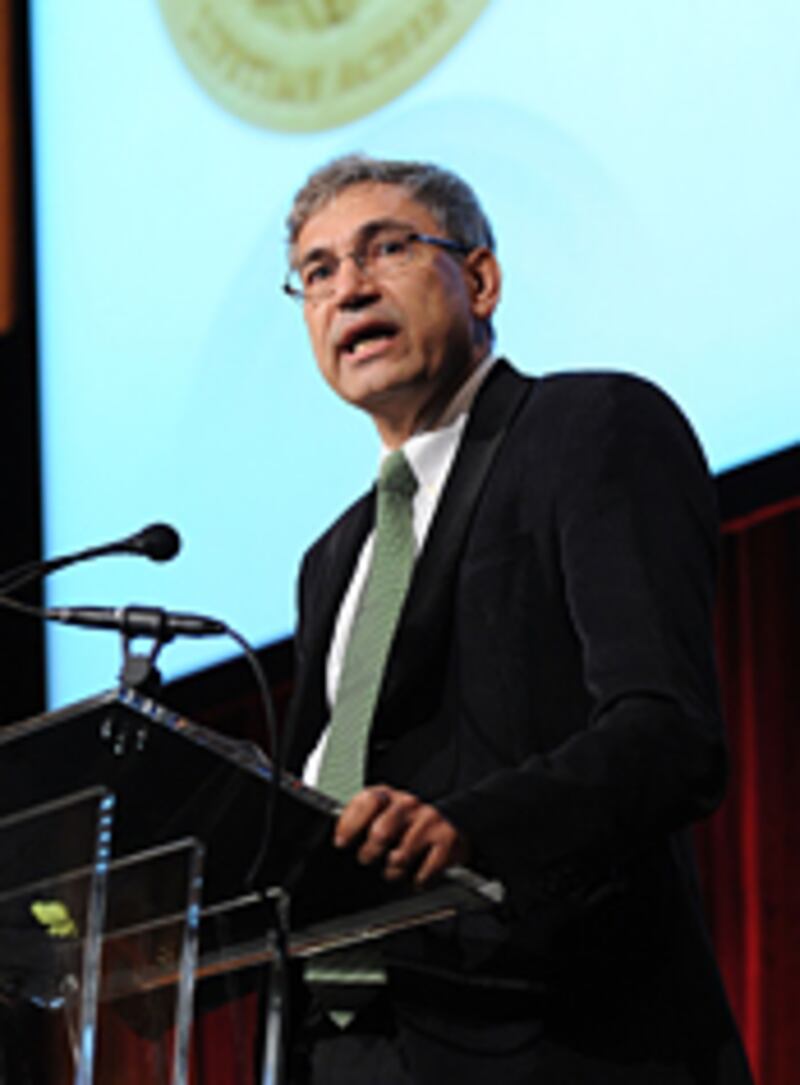 articles/2010/10/21/norman-mailer-center-benefit-gala-2010/young-mailer---pamuk_mxafjf