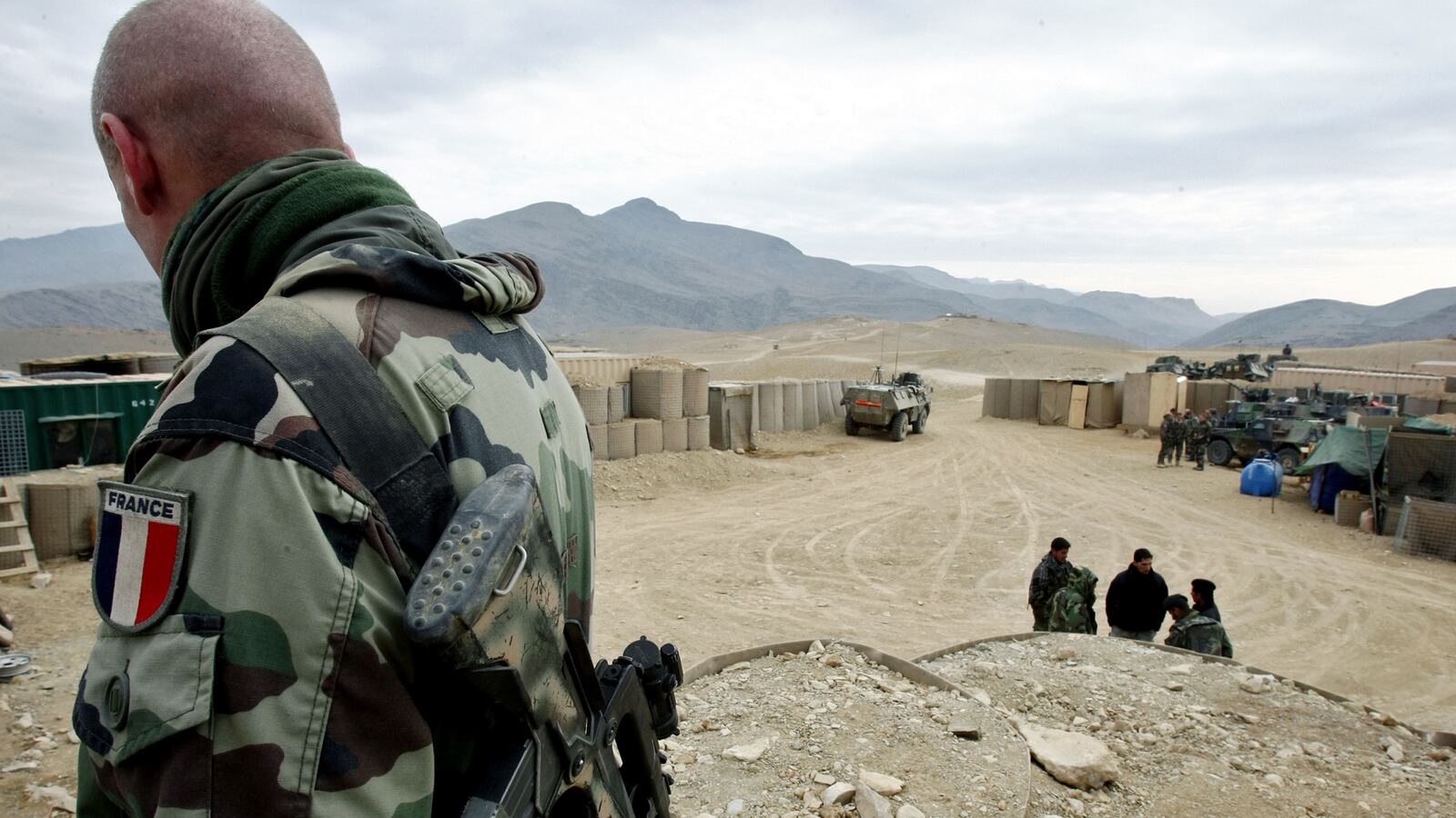 cheats/2012/06/10/airstrikes-on-civilian-homes-restricted/french-troops-dead-afghan-cheat_k8h4cr