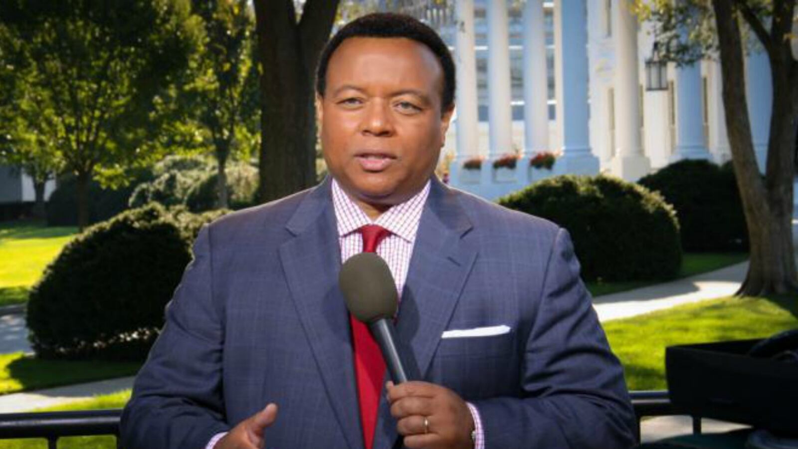 cheats/2017/04/25/fox-news-anchor-sues-for-racial-discrimination/170425-kelly-wright-cheat_clqcpu