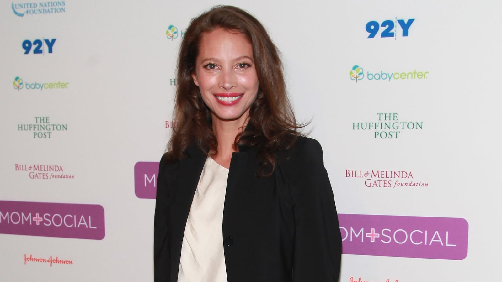 articles/2013/05/15/christy-turlington-returns-to-calvin-klein-h-m-s-plus-size-campaign/130515-turlington-mom-social-cheat_cuenvv