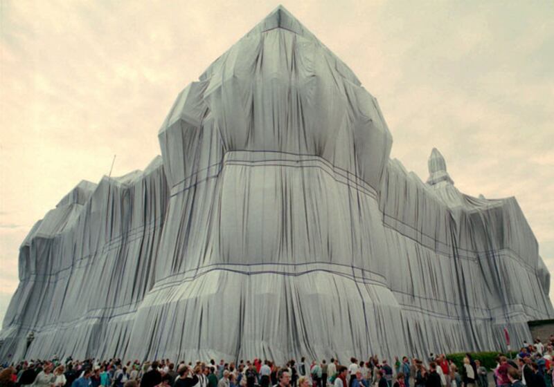 galleries/2009/11/25/remembering-jeanne-claude/jeanne-claude-2_gmbblt