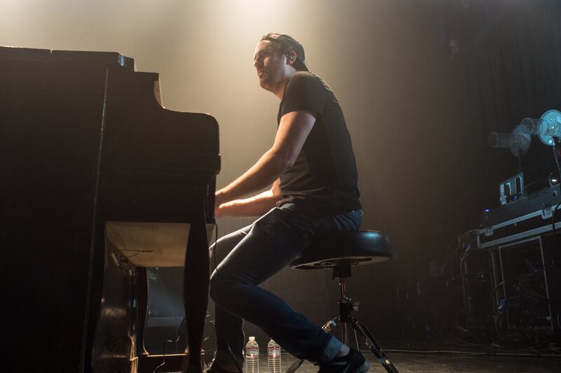galleries/2014/12/17/doing-it-old-school-on-the-road-with-an-american-band-photos/141215-joiner-heart11_yxebrg