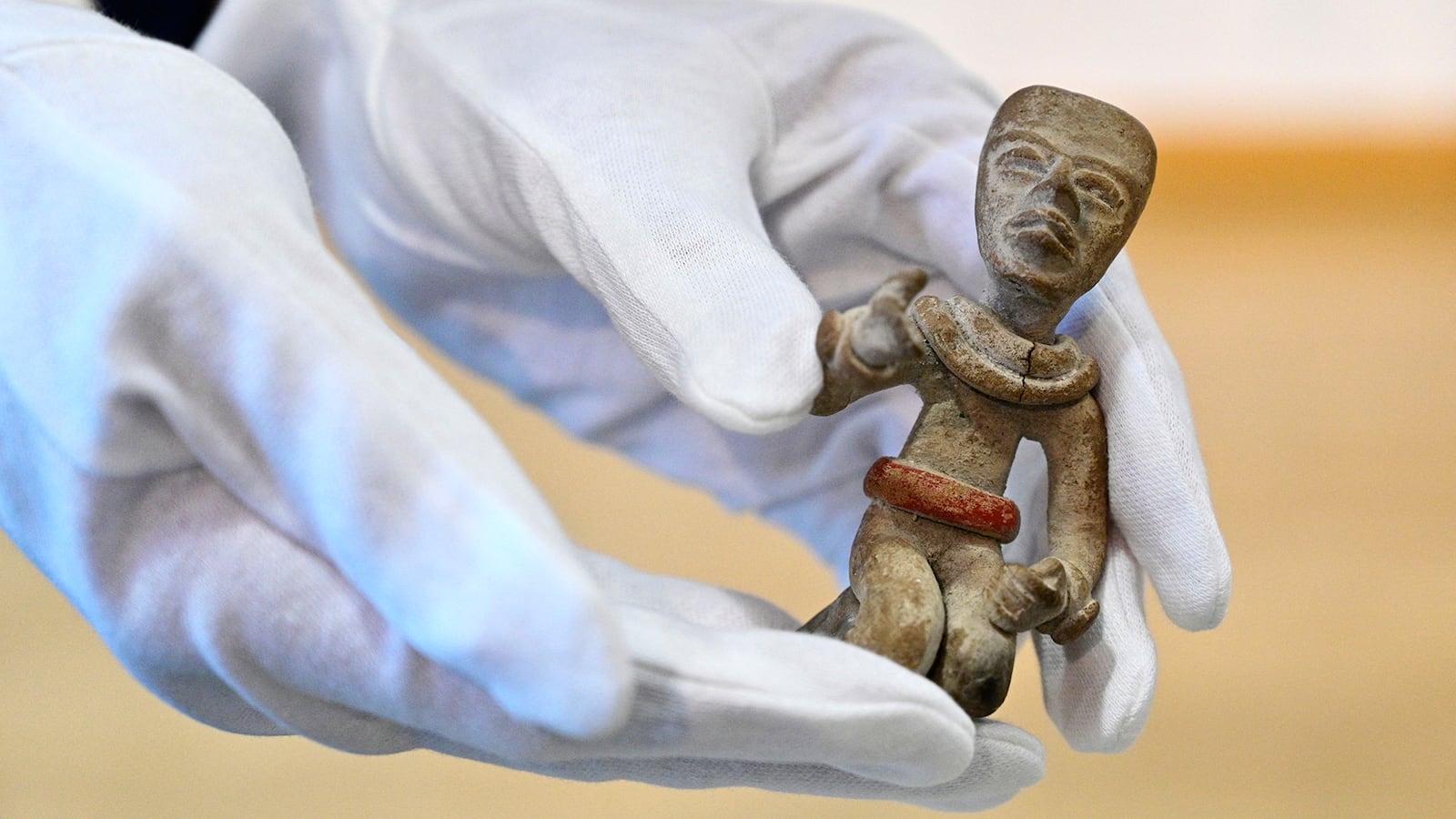 211124-mexico-artifacts-tease-01_kmgjhn