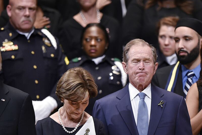 galleries/2016/07/12/a-tearful-day-in-dallas-photos/160712-dallas-funeral1_jbg81x