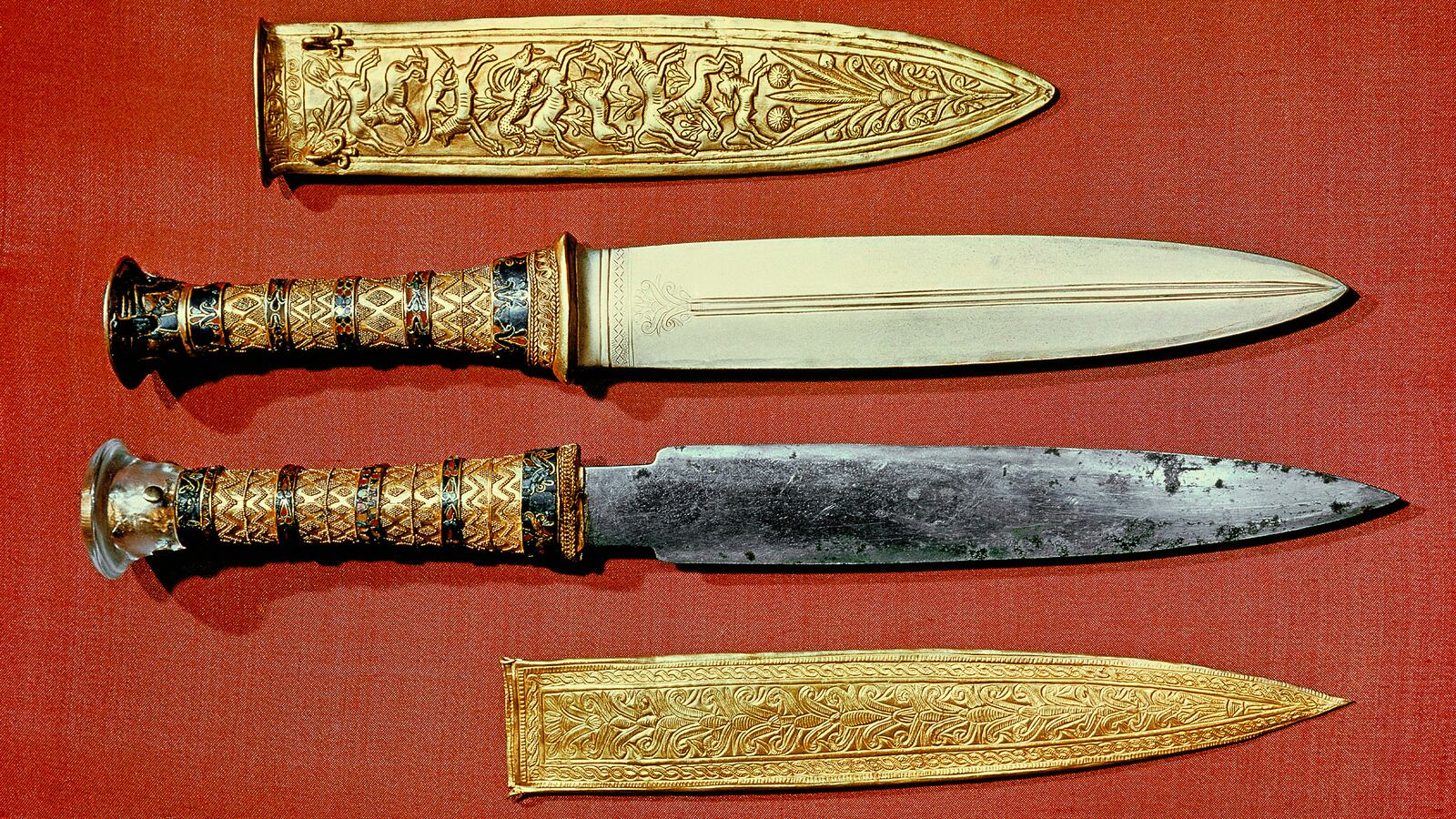 220312-Moss-debate-dagger-Tutankamun-tease_bcppyh