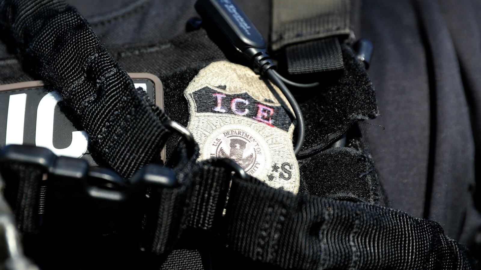 180818-ice-arrest-baby-delivery-cheat_oqpfc8