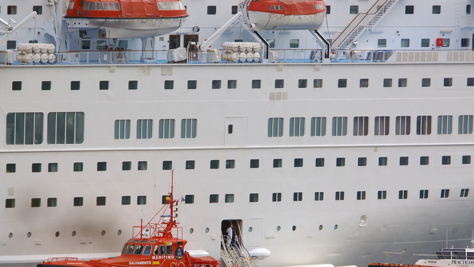 cheats/2013/02/10/5-dead-in-cruise-ship-accident/130210-ship-spain-cheat_s8u3of