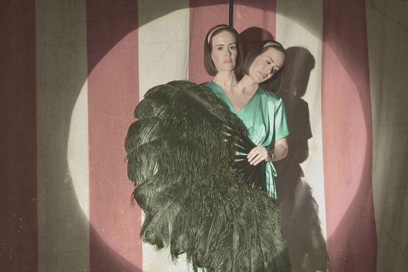 galleries/2015/07/16/2015-emmy-nominations-mad-men-game-of-thrones-veep-more-photos/150714-sarah-paulson-16_icha4s