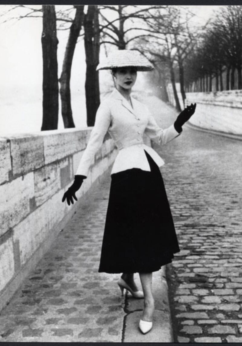 galleries/2010/03/15/dior-the-creative-passion/dior-high-gloss---black-and-white_jaen9p