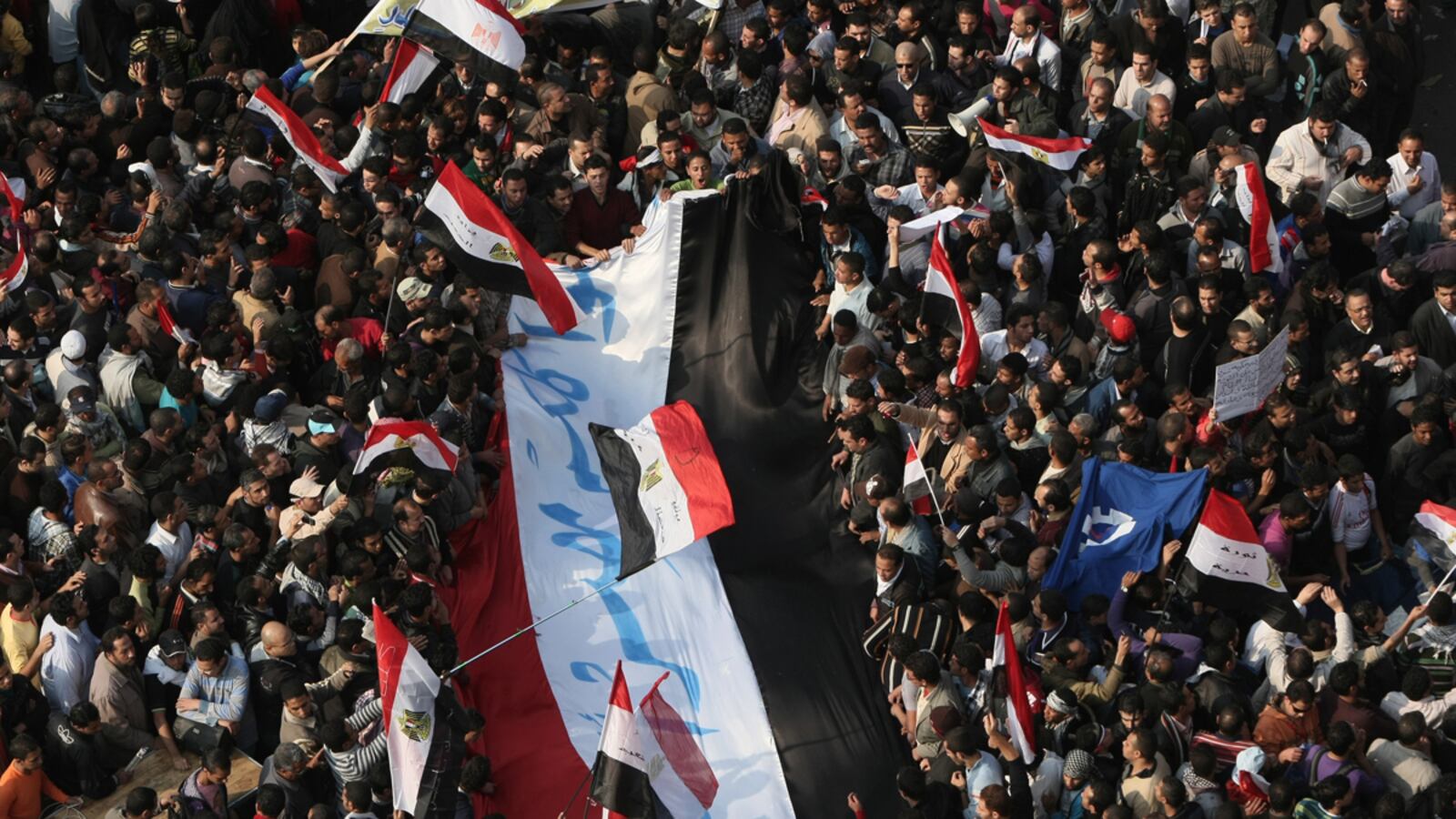 articles/2011/11/26/why-egyptians-are-trying-to-topple-their-former-military-saviors/egypt-protest-sennott_vozyue