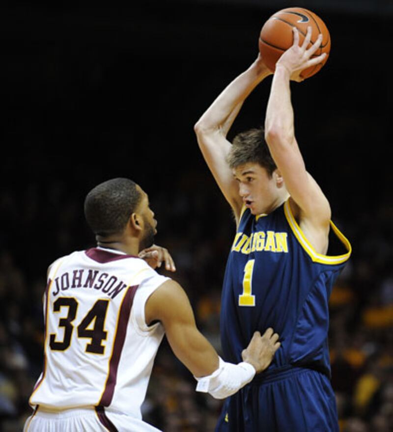galleries/2011/03/20/die-hard-college-hoops-fans/college-basketball-fans---university-of-michigan_hv0qin
