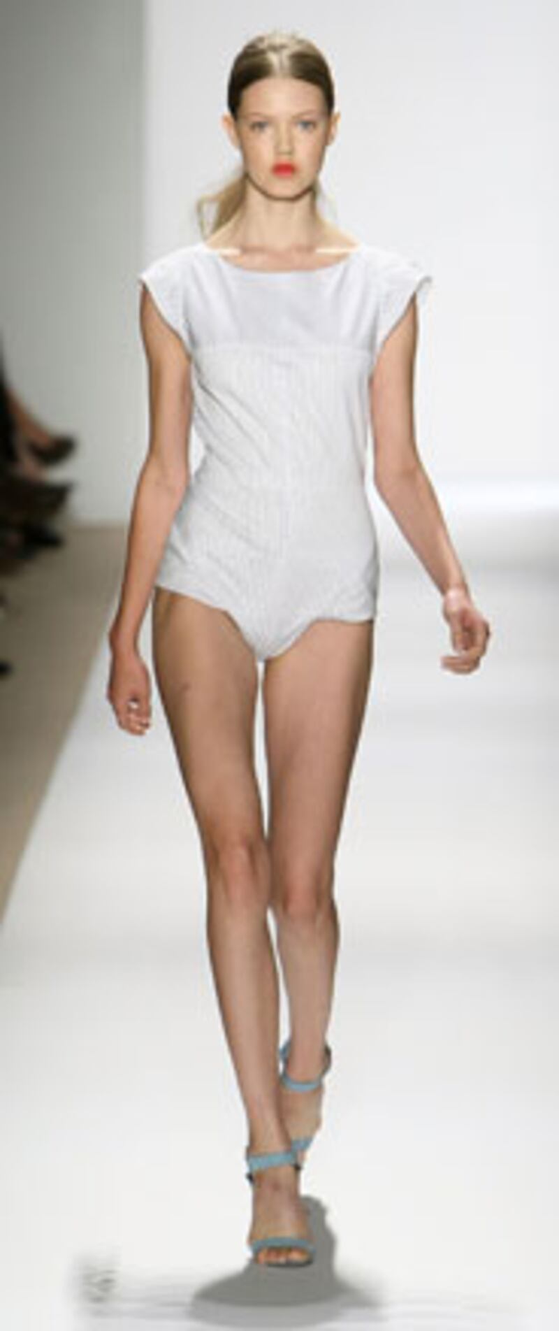 galleries/2009/09/15/ny-fashion-week-day-6/fashion-day-6---reyes1_xcrnxi
