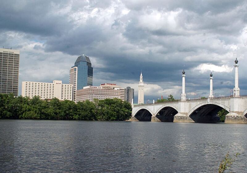 galleries/2010/07/19/gayest-cities/gay-cities---springfield_o2mdaa