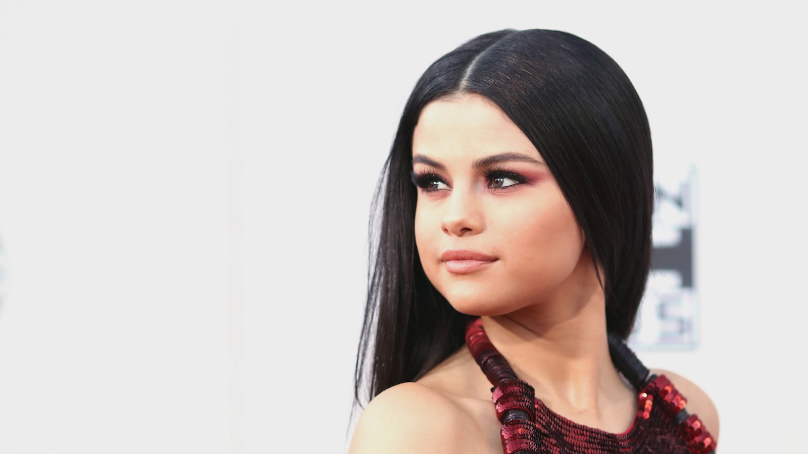 articles/2015/11/23/are-selena-gomez-demi-lovato-and-justin-bieber-the-new-britney-christina-and-justin/151123-fallon-gomez-tease_kfrfvv