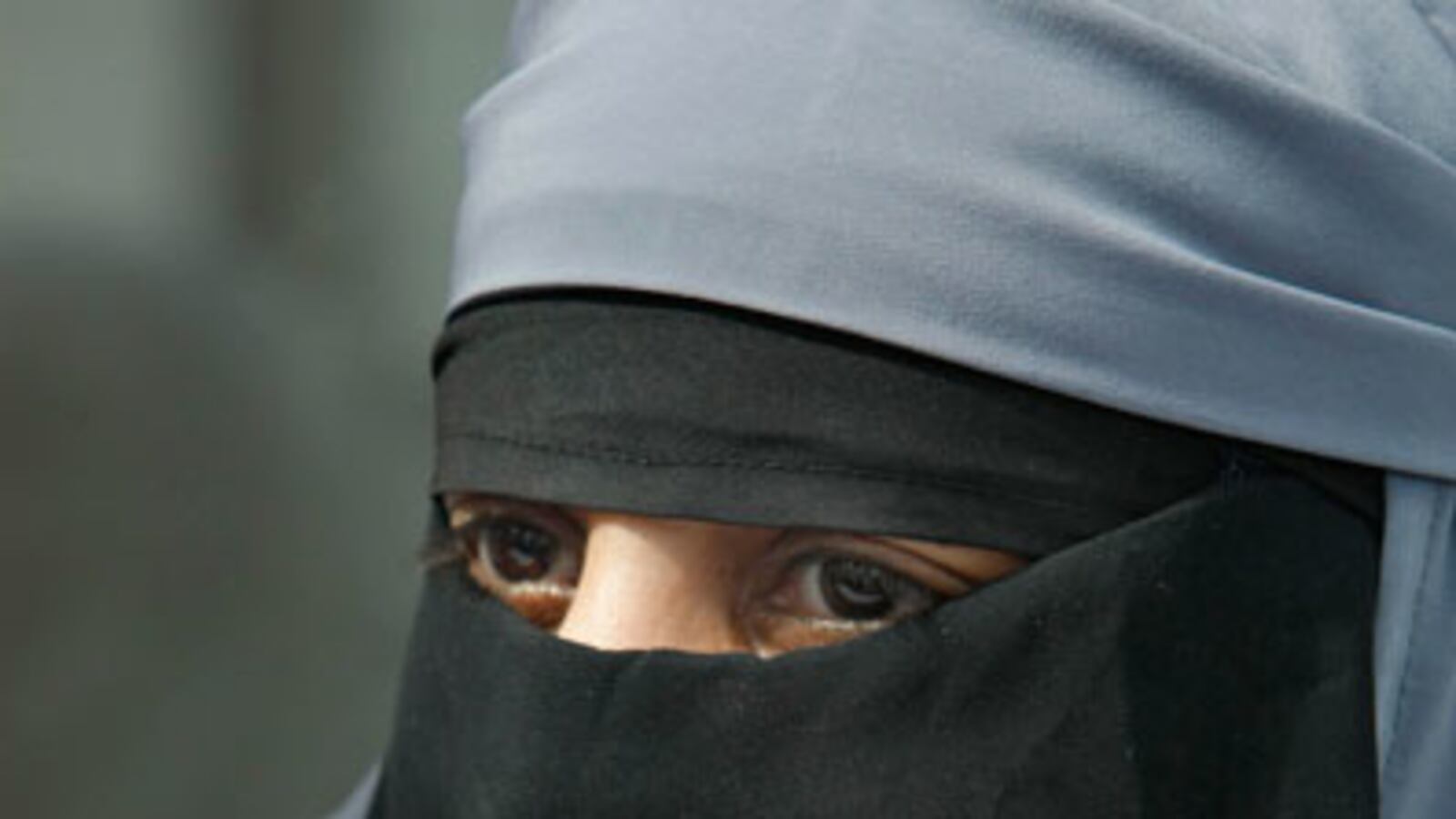 cheats/2011/04/11/frances-veil-ban-comes-into-effect/veil-ban_dduylj