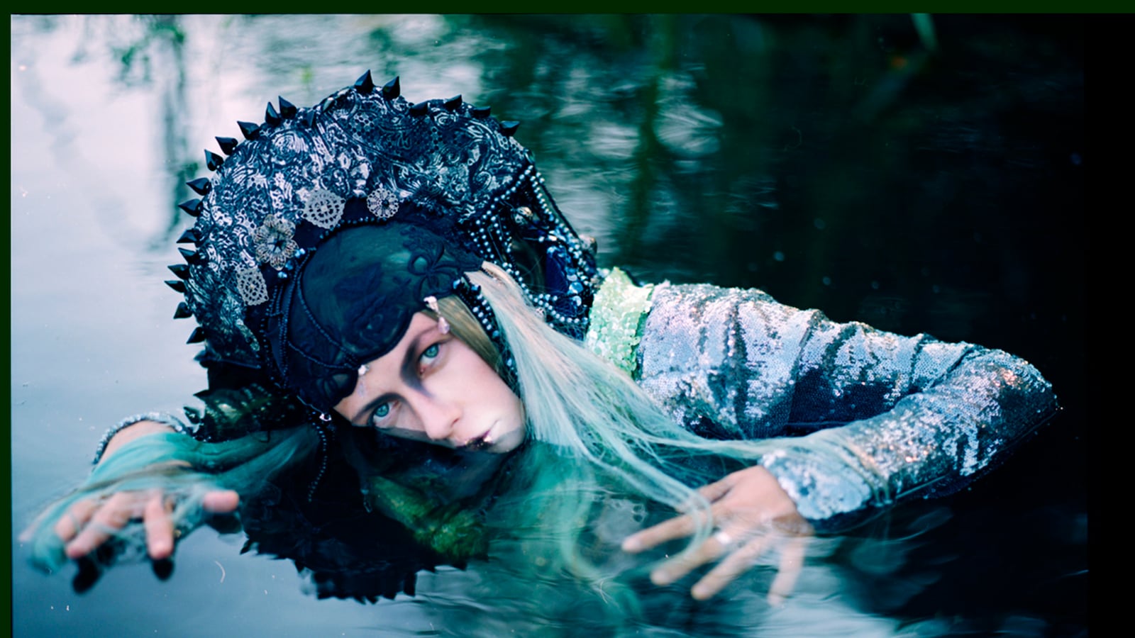 galleries/2015/02/03/gorgeous-dark-russian-fairy-tales-photos/150203-russian-fairy-tale-09_oi7hvt