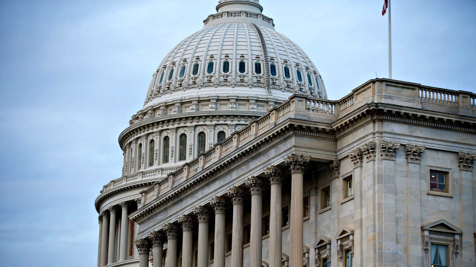cheats/2016/07/07/protesters-gather-outside-capitol/160421-capitol-gyrocopter-cheat_zqkdiw