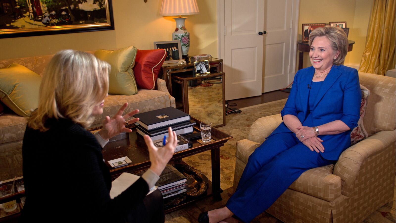articles/2014/06/10/hillary-clinton-s-network-massage/140609-shales-clinton-tease_treoor