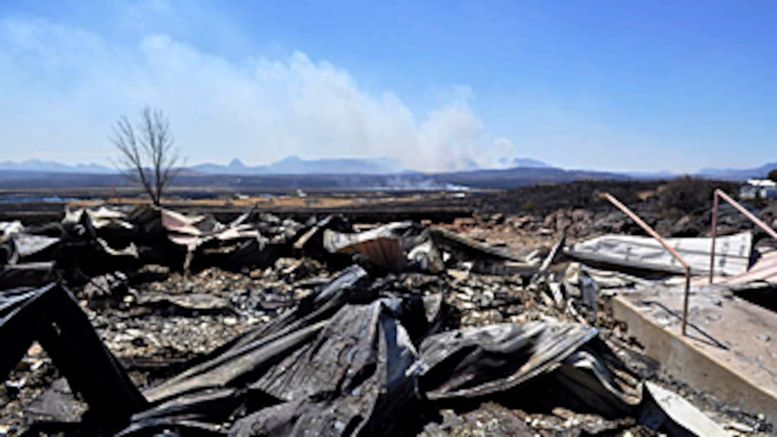 cheats/2011/04/11/texas-hit-with-multiple-wildfires/wildfires-in-west-texas_hmv5il