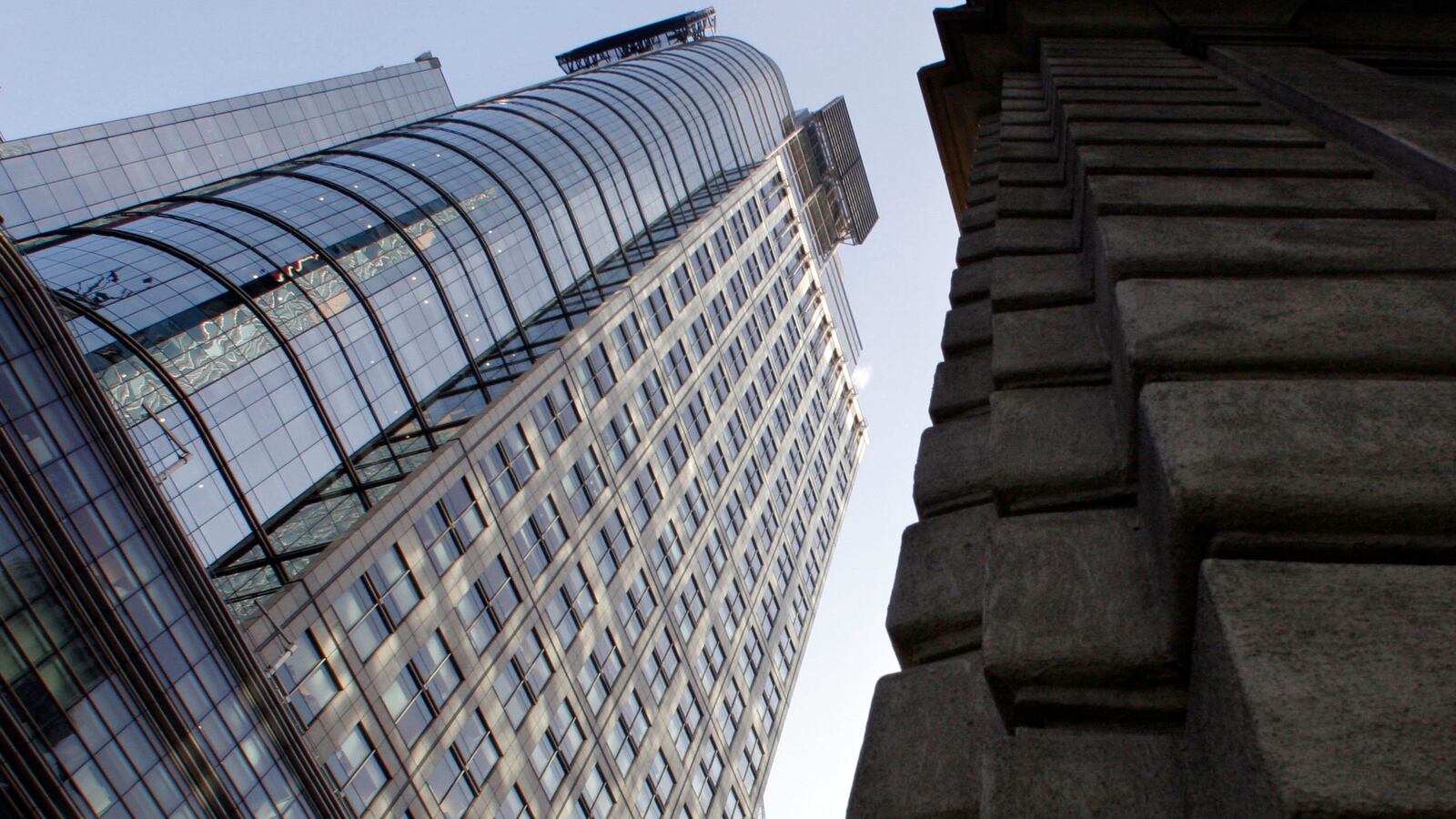 cheats/2013/06/14/two-more-former-inerns-sue/130614-interns-cheat_lybwwk