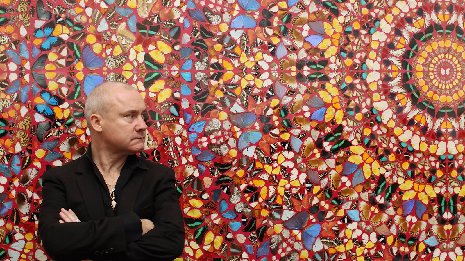 articles/2016/06/16/did-damien-hirst-copy-jewelry-designer-s-pill-necklaces/160615-crocker-damien-hirst-tease_ordb8i