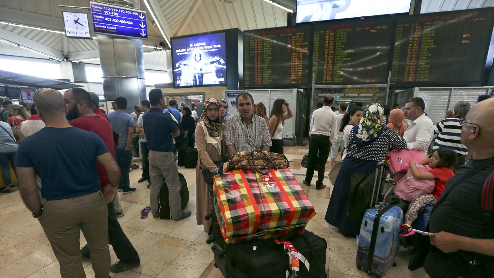 cheats/2016/07/16/istanbul-s-airport-reopens-after-coup-chaos/160716-istanbul-airport-cheat_uvyxg5