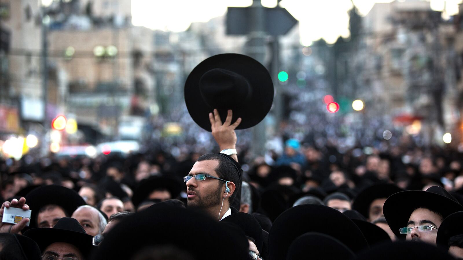 articles/2015/06/12/spain-tells-the-sephardic-jews-expelled-500-years-ago-come-back/150612-rubin-spain-jews-tease_u3b8qo