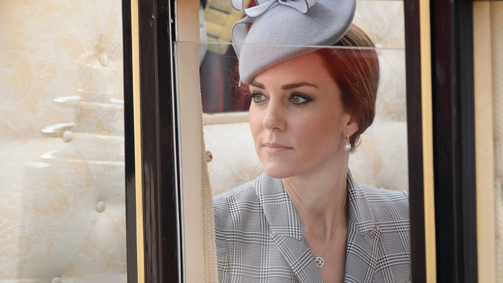 articles/2014/11/23/pregnant-kate-could-vist-china-early-next-year/kate-coach_nsocpy