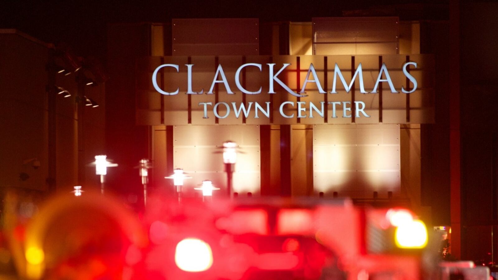 cheats/2012/12/12/oregon-gunman-identified/oregon-shooter-cs_qaxke5