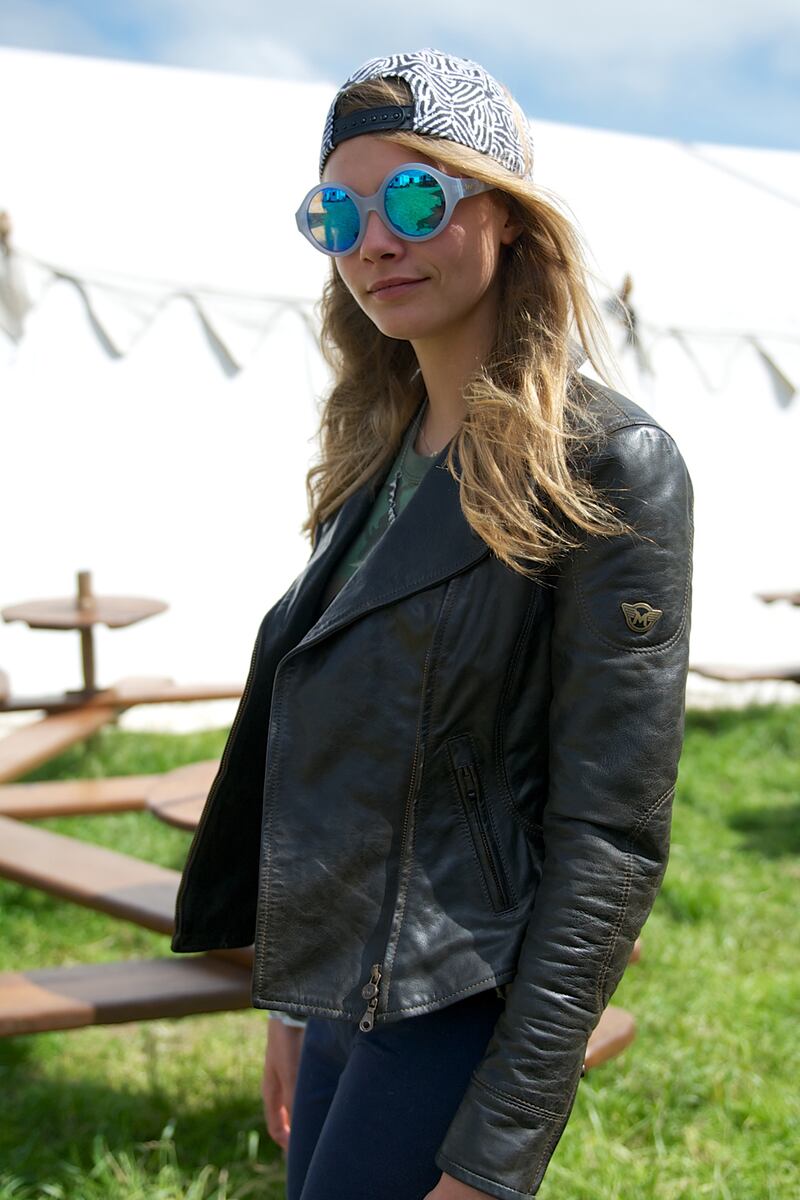 galleries/2013/07/01/mick-jagger-kate-moss-more-stars-at-glastonbury-2013-photos/130630-glastonbury-cara-delevigne_j3xjuu