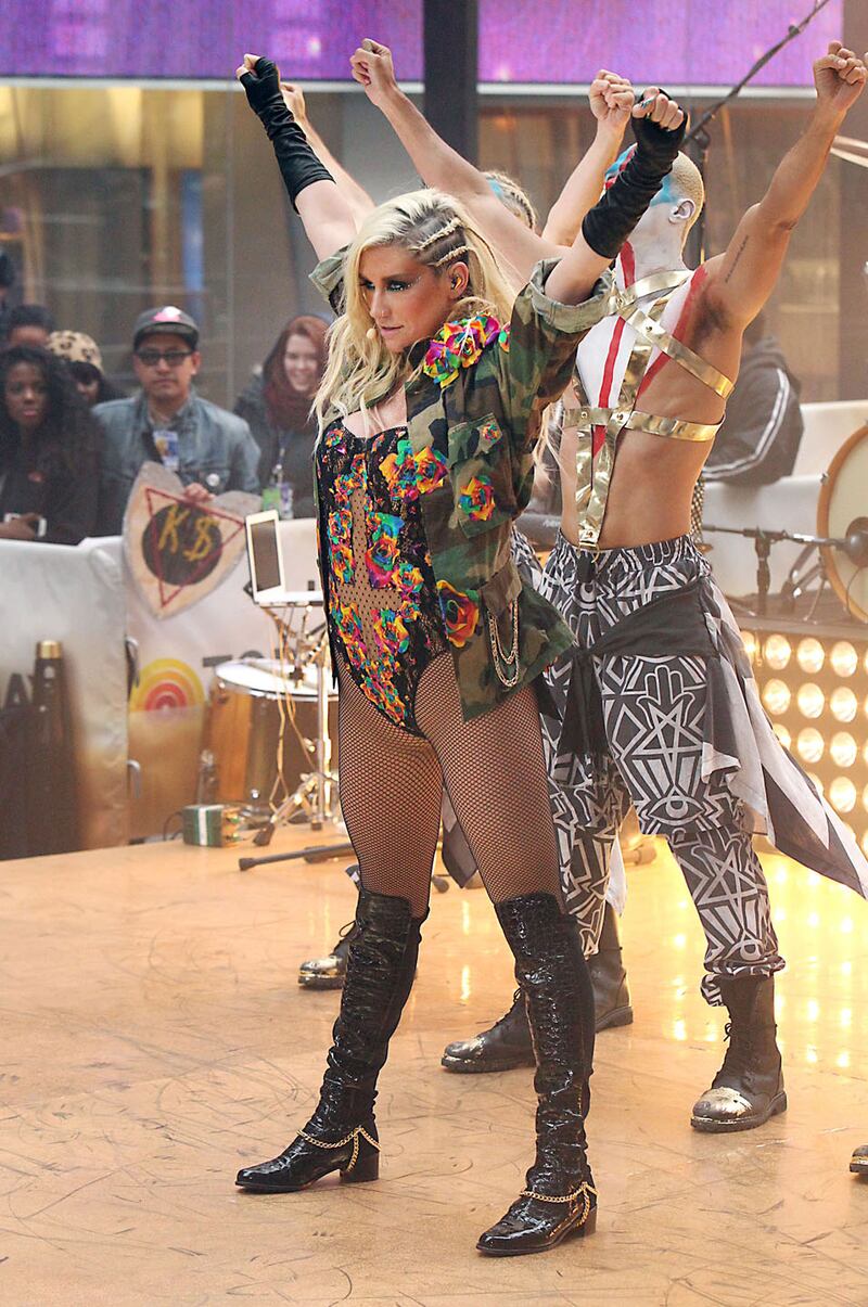 galleries/2012/12/28/the-best-and-worst-dressed-celebrities-of-2012-photos/best-worst-2012-kesha_lgxh4n