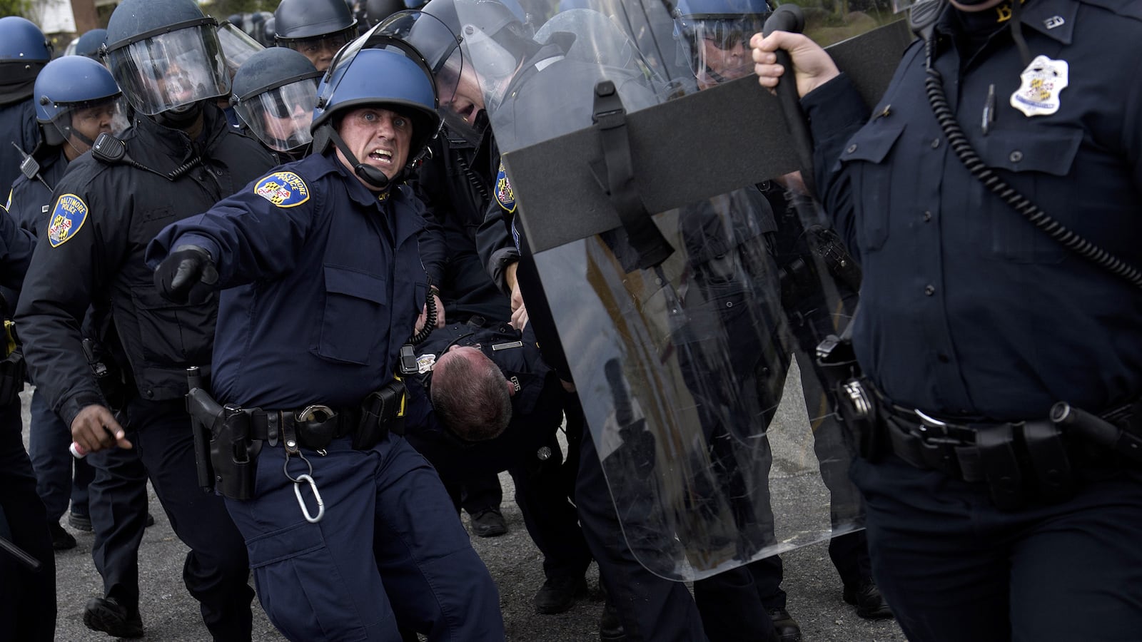 galleries/2015/04/27/chaos-in-baltimore-continues-photos/150428-baltimore-protests1_nbb5jk
