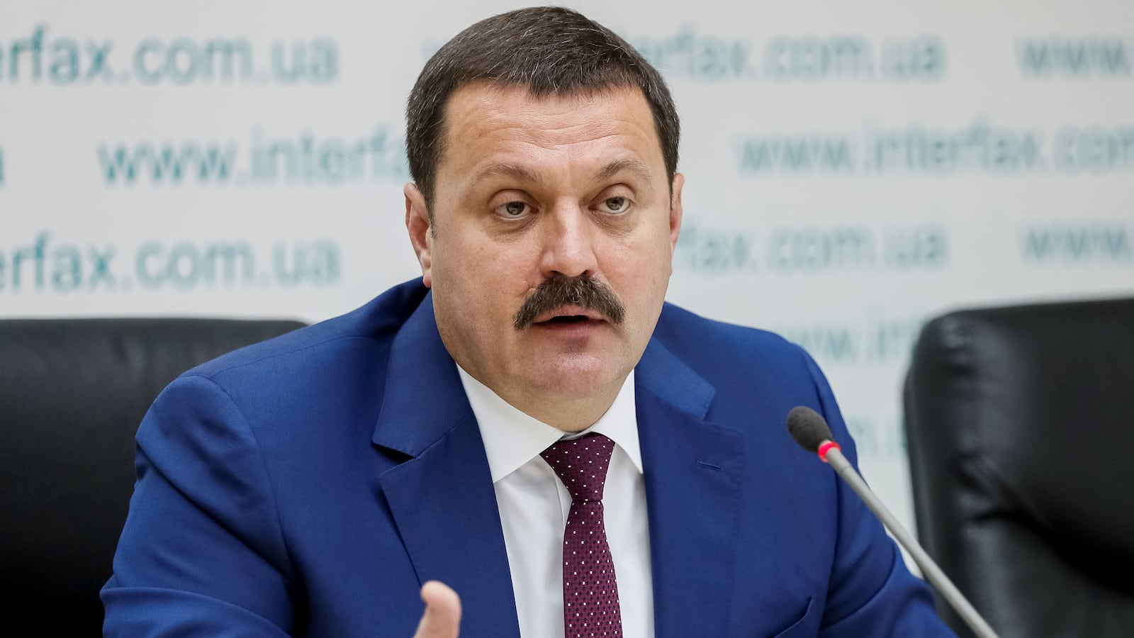 2019-10-09T130215Z_559536406_RC1D42D6D1D0_RTRMADP_3_USA-TRUMP-WHISTLEBLOWER-UKRAINE_cq4bh9