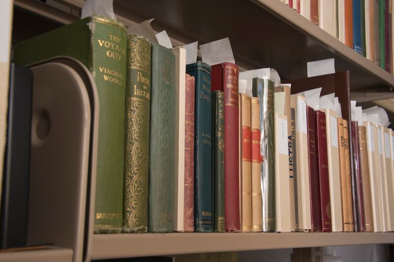 galleries/2013/09/17/writers-and-their-libraries-what-books-did-david-foster-wallace-james-joyce-and-evelyn-waugh-own-photos/130916-author-libraries-joyce2_rauo55