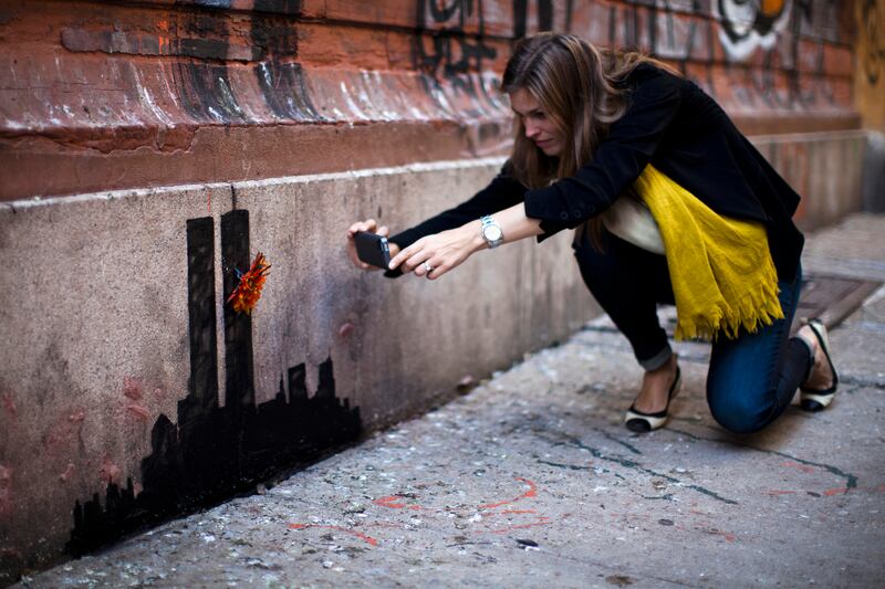 galleries/2013/10/19/the-week-in-photos-october-18-2013/131016-banksy-wip_jw5hqb