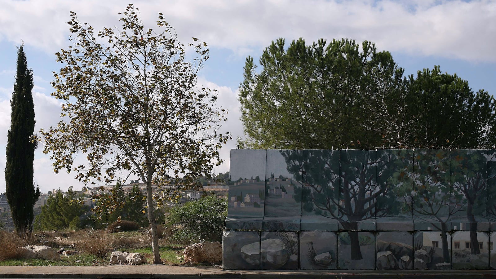 articles/2012/03/30/yousef-munayyer-responds-to-his-critics/fake-wall-openz_r3e5i7