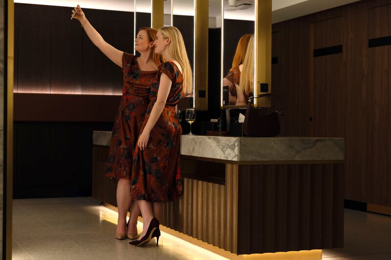 (l-r) Sarah Snook as Marissa Irvine and Dakota Fanning as Jenny Kaminski.