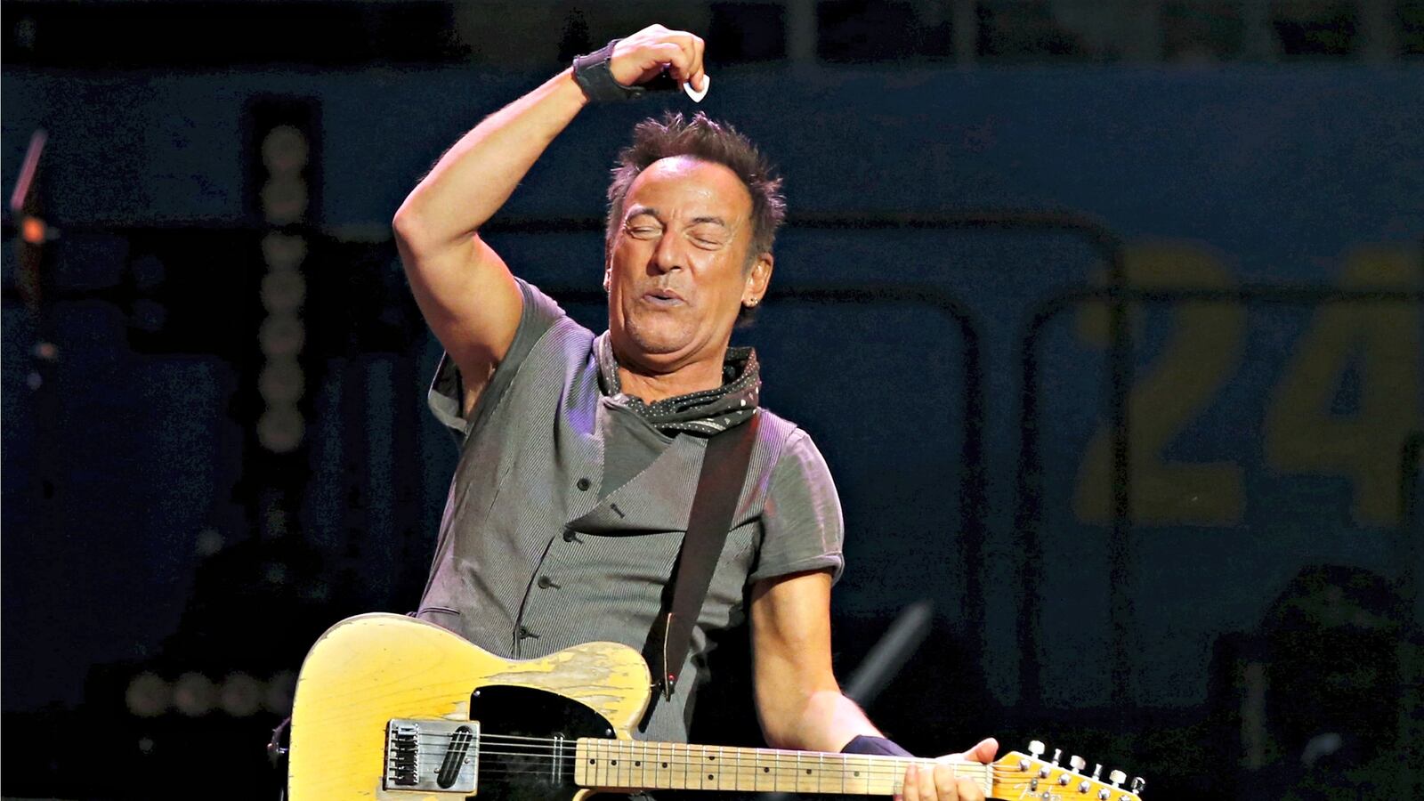 cheats/2016/05/05/nc-gov-lies-about-springsteen-sales/160505-springsteen-nc-cheat_jftn4x
