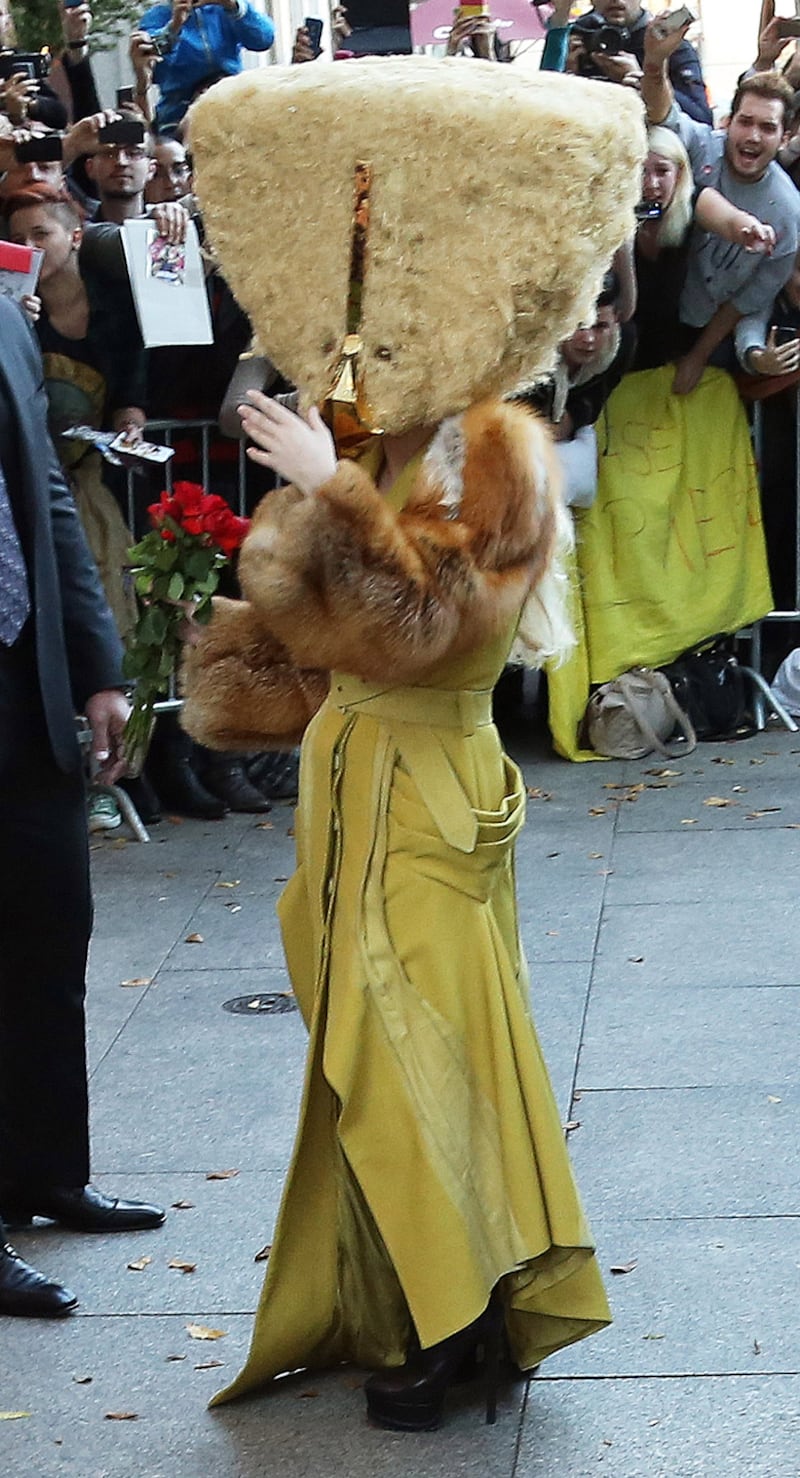 galleries/2013/10/25/from-kate-middleton-to-miley-cyrus-the-best-worst-dressed-photos/131024-gaga-best-worst_wnjemf