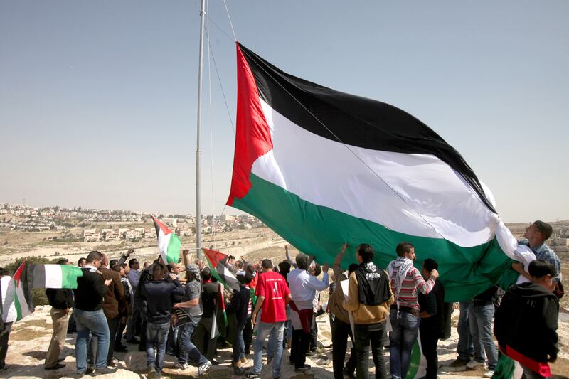 galleries/2013/03/20/president-obama-s-first-official-visit-to-israel-photos/130320-obama-israel-palestine-flag_qasq00