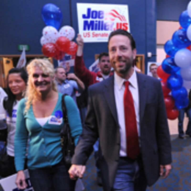 articles/2010/08/27/alaskan-senate-race-pressure-on-murkowski-third-party-run/walshe-miller_122374_amszwg