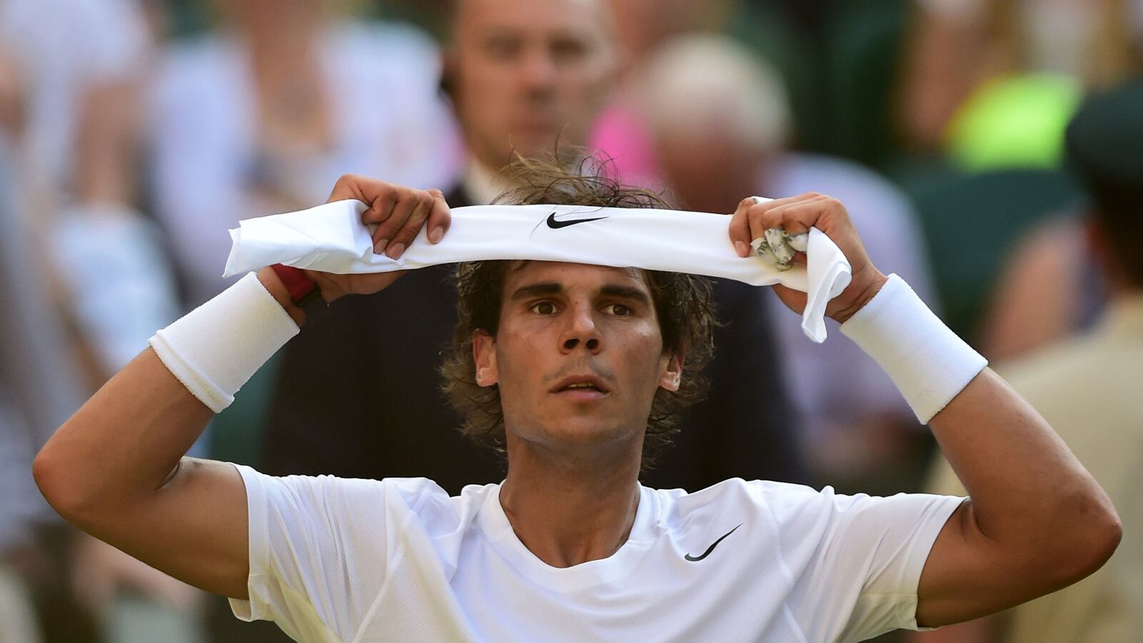 cheats/2014/07/01/nadal-vanquished-by-19-year-old-kyrgios/140701-nadal-wimbledon-cheat_joijnk