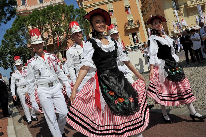 galleries/2011/07/01/charlene-wittstock-and-prince-albert-wedding/parade-girl-prince-albert-wedding-gallery_l3nbz7