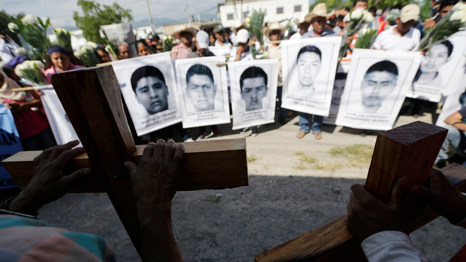 cheats/2014/10/28/mexico-arrests-4-guerrero-gang-members/141028-mexico-arrests-vanished-students-cheat_z4k1qt