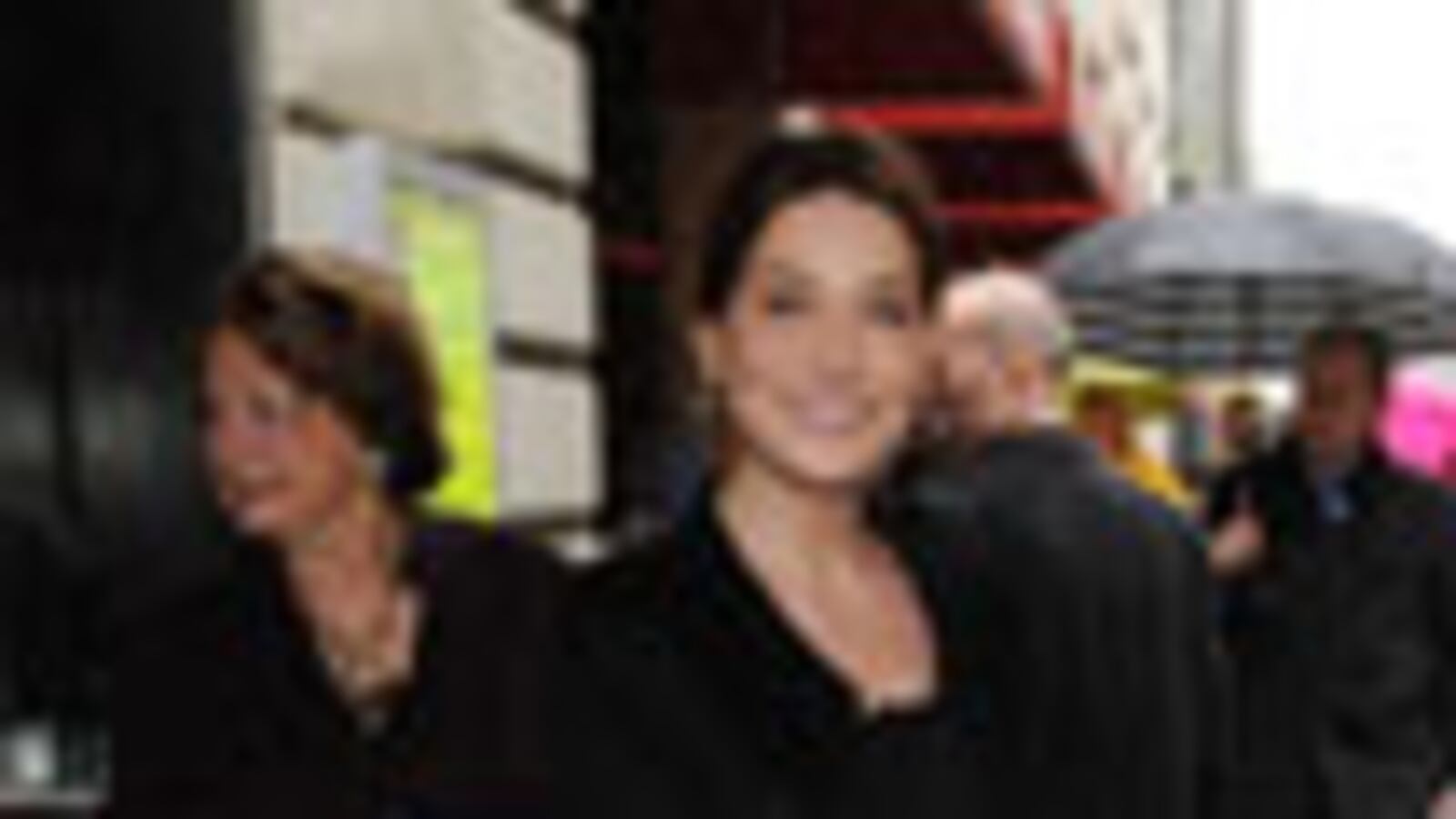 cheats/2010/03/26/carla-bruni-guest-edited-french-glossy/carla-bruni-2_aliq6a