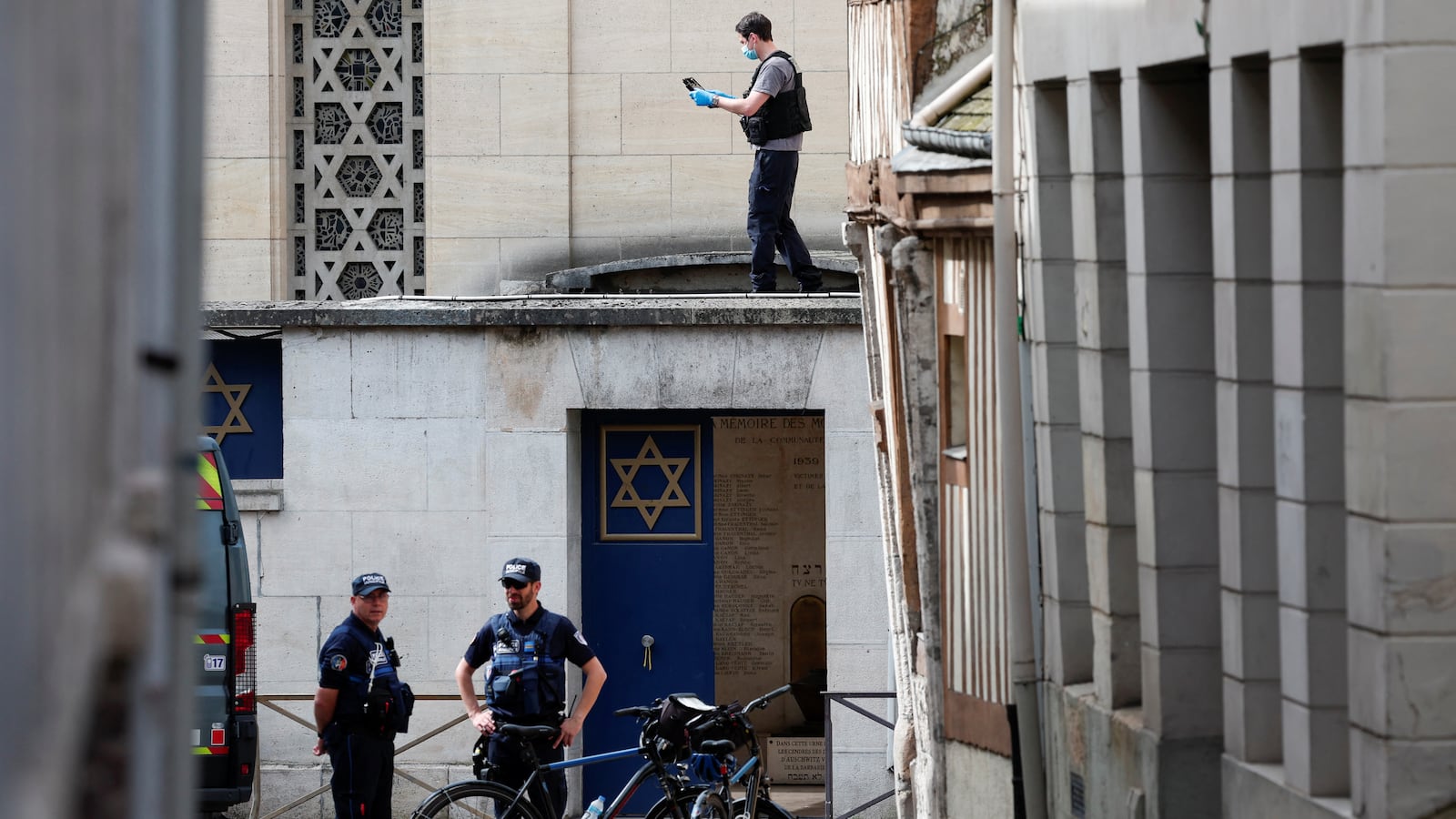A suspect was shot dead in France after he attempted to burn down a synagogue in the city of Rouen, authorities said.